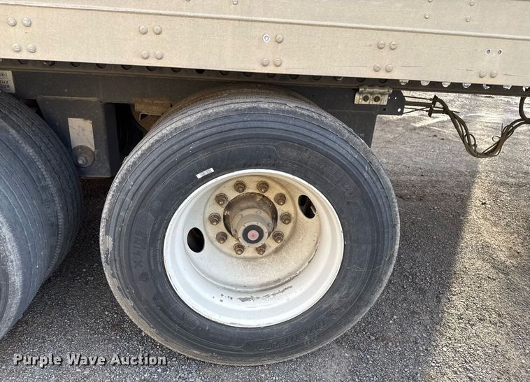 image for item DM5519 1998 Fruehauf dry van trailer