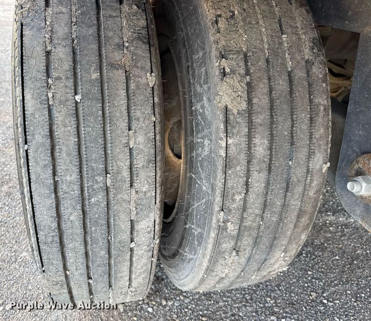 image for item DM5519 1998 Fruehauf dry van trailer