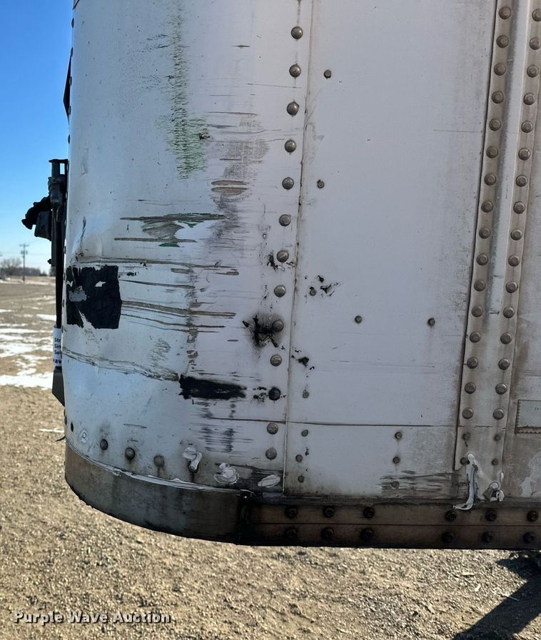 image for item DN0943 2008 Wabash dry van trailer