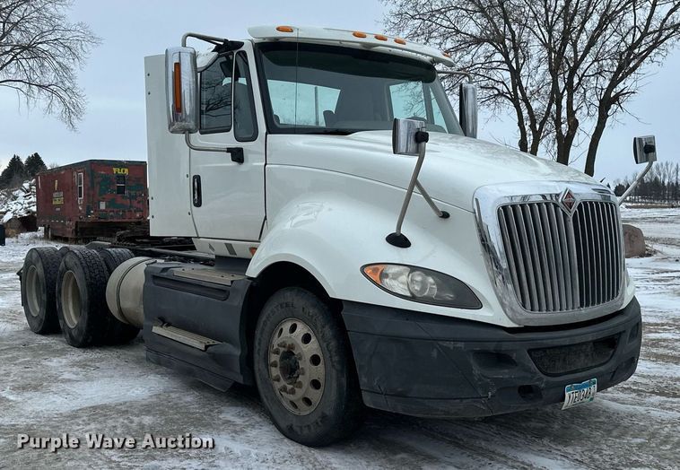 image for item DN0951 2015 International  ProStar 122 semi truck