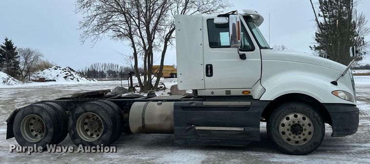 image for item DN0951 2015 International  ProStar 122 semi truck