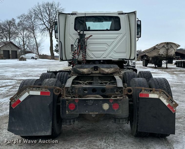 image for item DN0951 2015 International  ProStar 122 semi truck