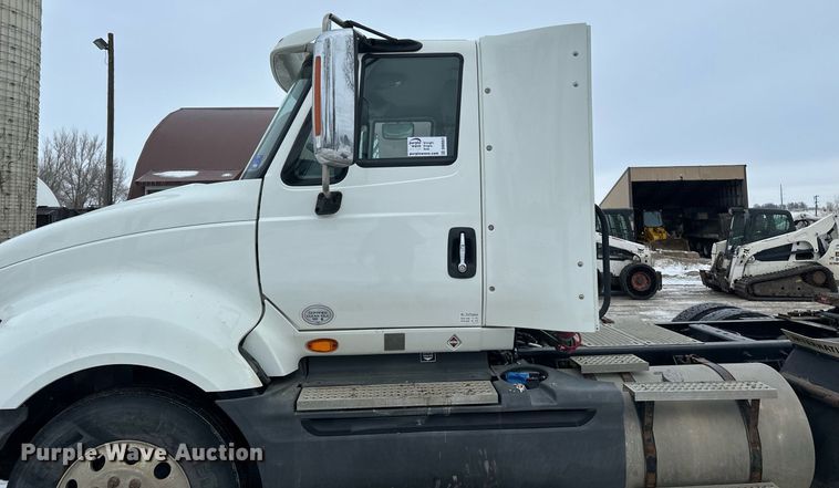 image for item DN0951 2015 International  ProStar 122 semi truck