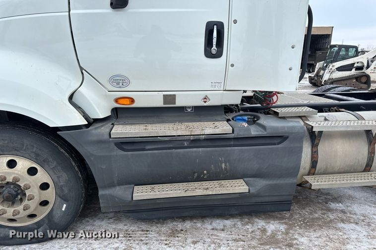 image for item DN0951 2015 International  ProStar 122 semi truck