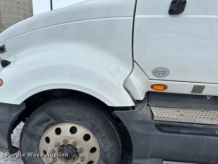 image for item DN0951 2015 International  ProStar 122 semi truck