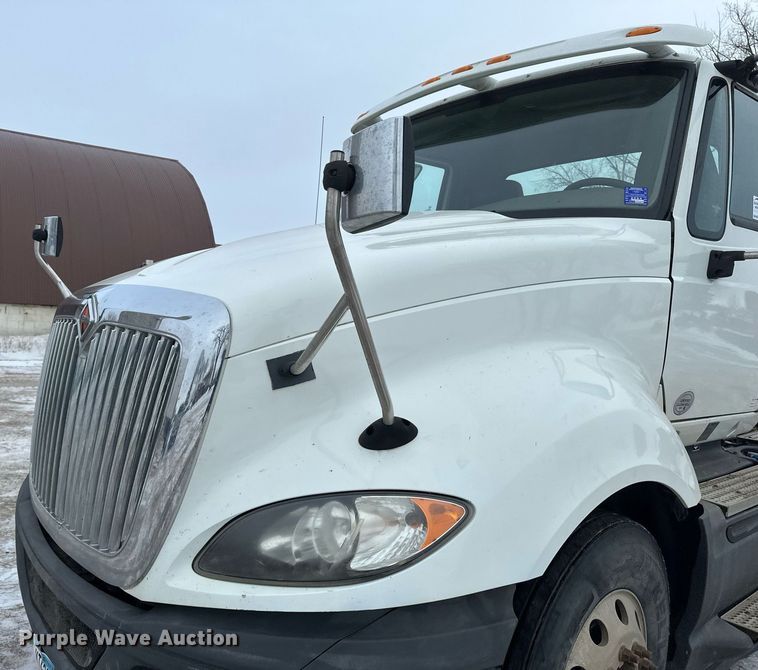 image for item DN0951 2015 International  ProStar 122 semi truck