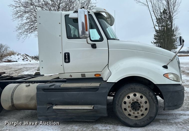image for item DN0951 2015 International  ProStar 122 semi truck