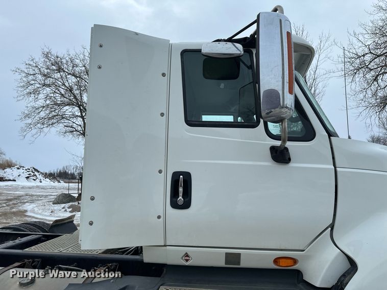 image for item DN0951 2015 International  ProStar 122 semi truck