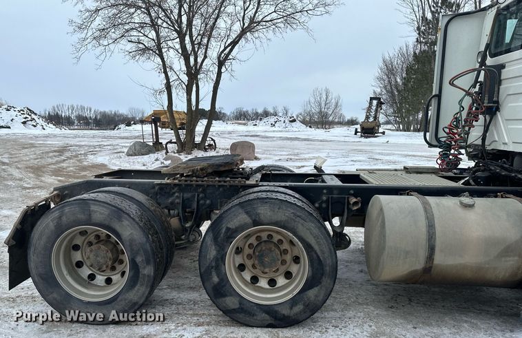 image for item DN0951 2015 International  ProStar 122 semi truck