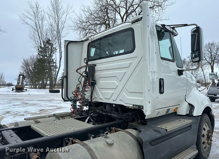 image for item DN0951 2015 International  ProStar 122 semi truck