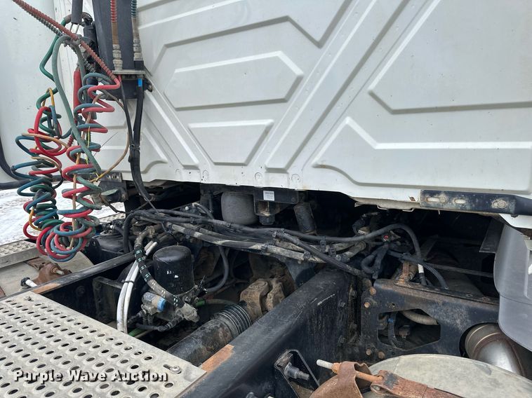 image for item DN0951 2015 International  ProStar 122 semi truck