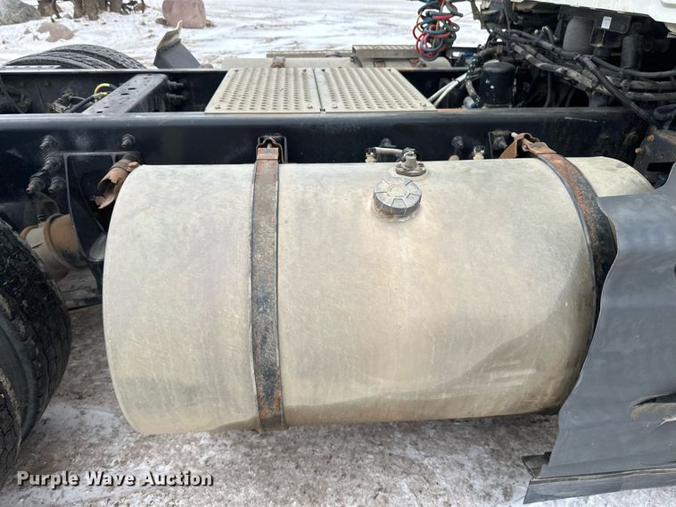 image for item DN0951 2015 International  ProStar 122 semi truck