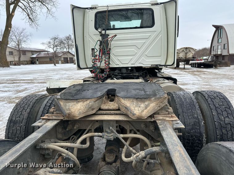 image for item DN0951 2015 International  ProStar 122 semi truck