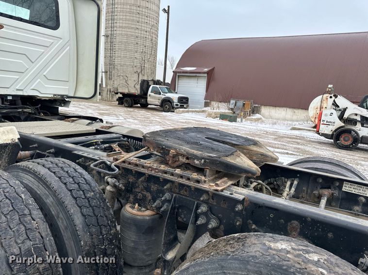 image for item DN0951 2015 International  ProStar 122 semi truck