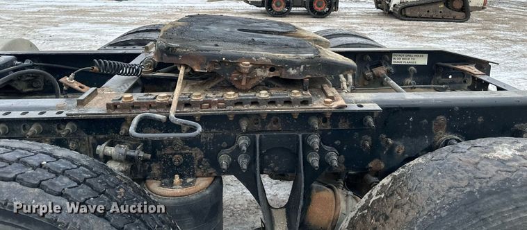 image for item DN0951 2015 International  ProStar 122 semi truck