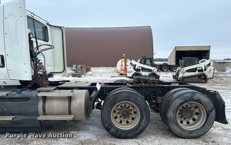 image for item DN0951 2015 International  ProStar 122 semi truck