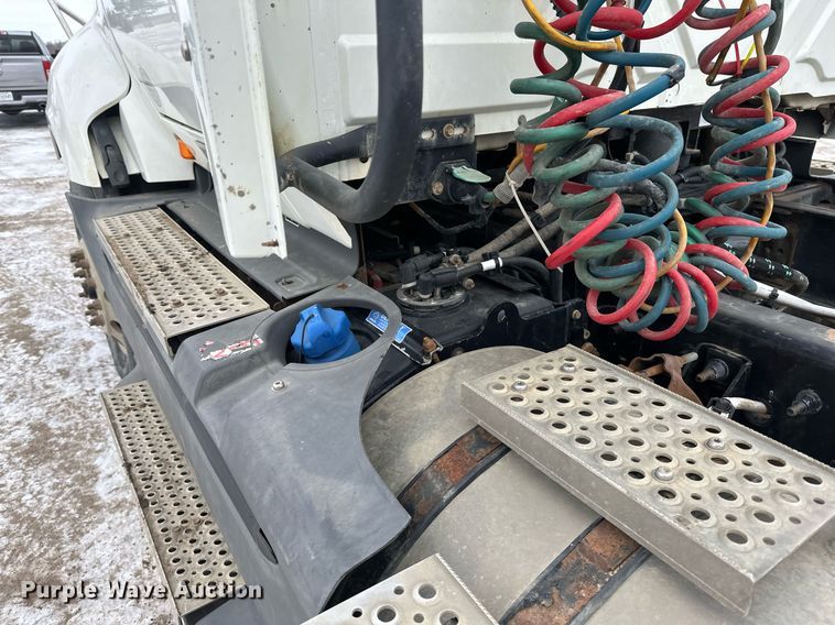 image for item DN0951 2015 International  ProStar 122 semi truck