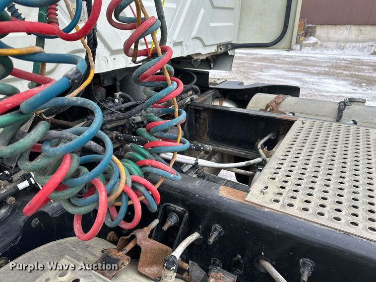 image for item DN0951 2015 International  ProStar 122 semi truck