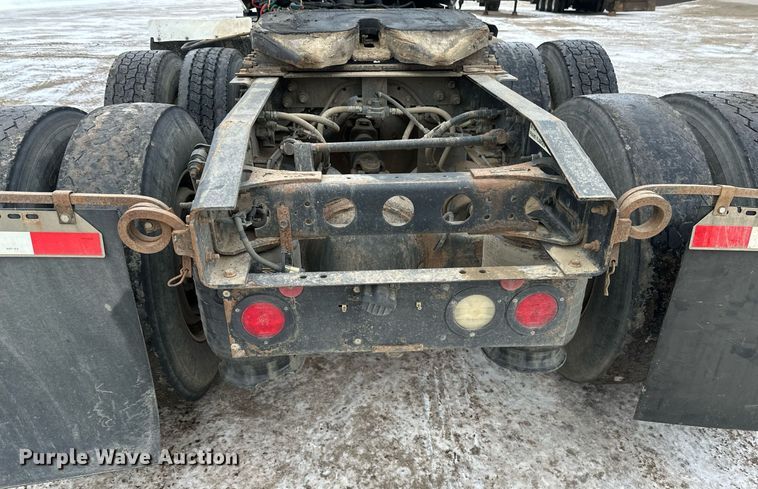 image for item DN0951 2015 International  ProStar 122 semi truck