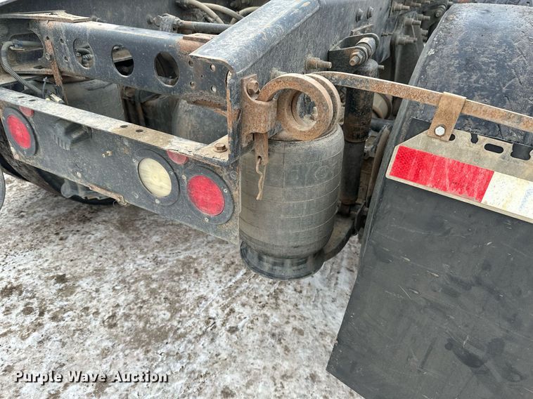 image for item DN0951 2015 International  ProStar 122 semi truck