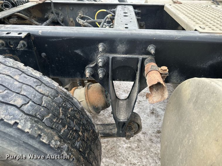 image for item DN0951 2015 International  ProStar 122 semi truck