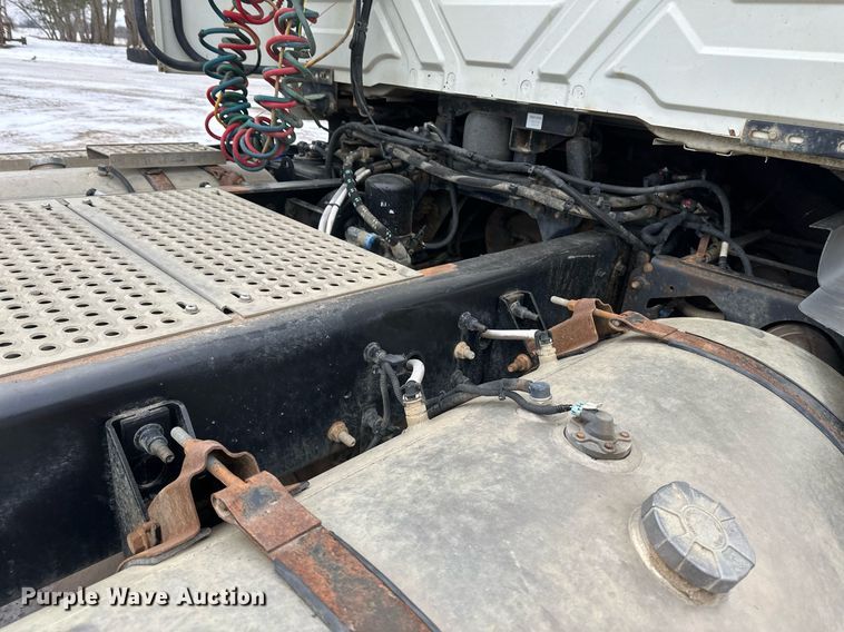 image for item DN0951 2015 International  ProStar 122 semi truck