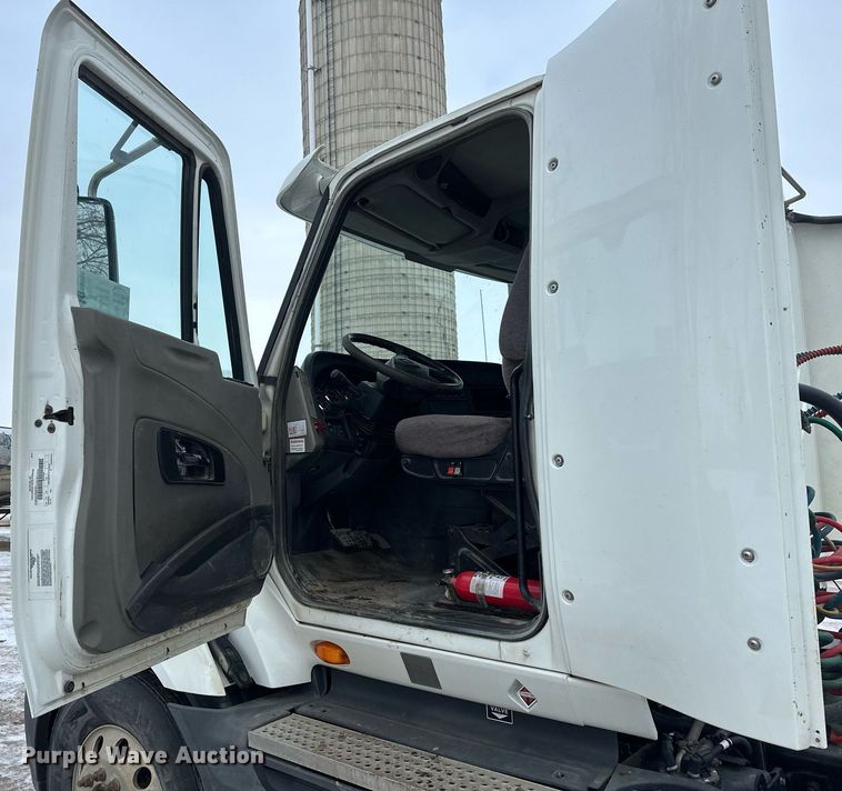 image for item DN0951 2015 International  ProStar 122 semi truck