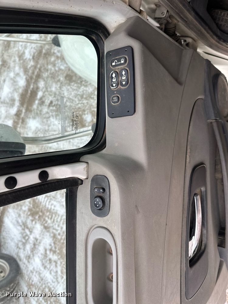 image for item DN0951 2015 International  ProStar 122 semi truck