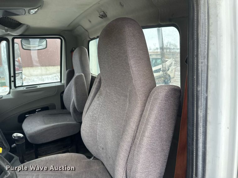 image for item DN0951 2015 International  ProStar 122 semi truck