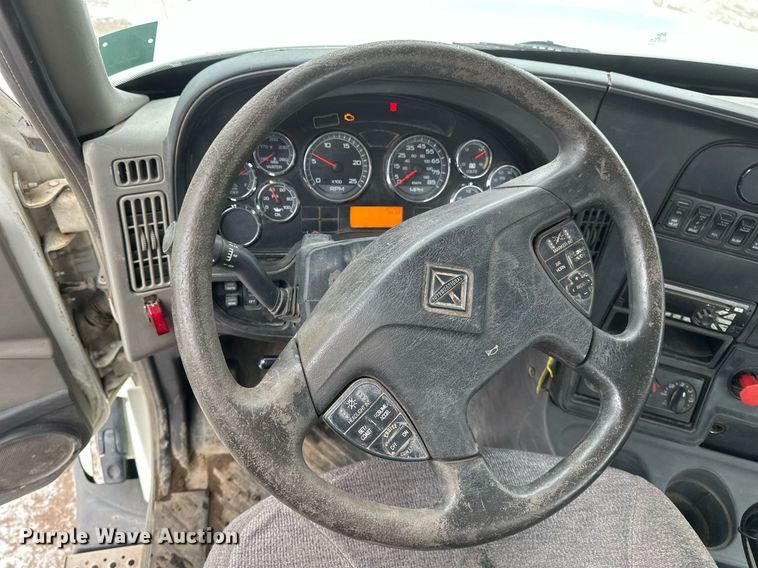 image for item DN0951 2015 International  ProStar 122 semi truck