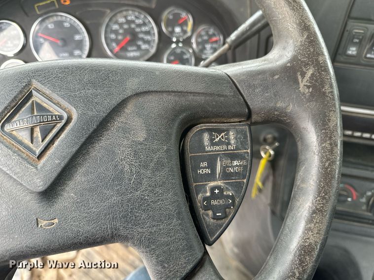 image for item DN0951 2015 International  ProStar 122 semi truck