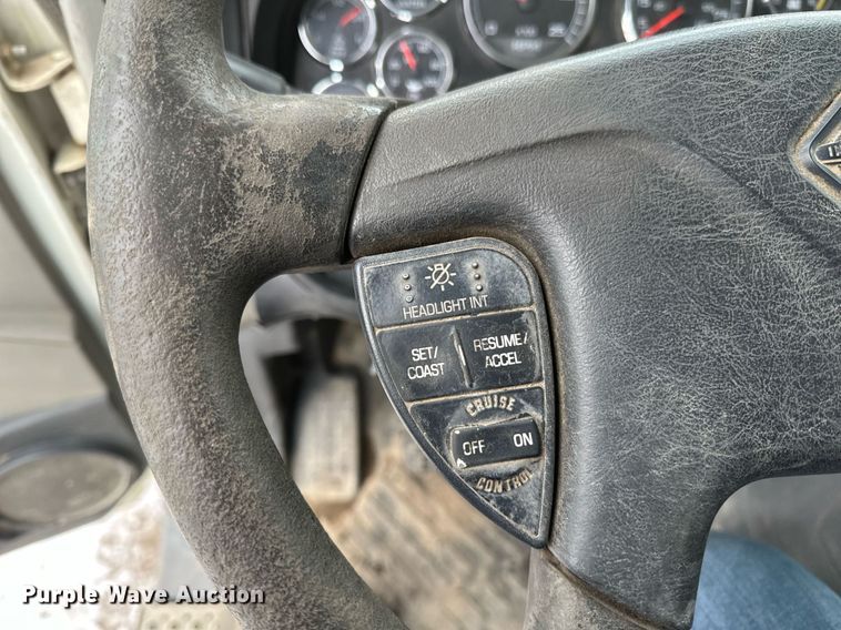 image for item DN0951 2015 International  ProStar 122 semi truck