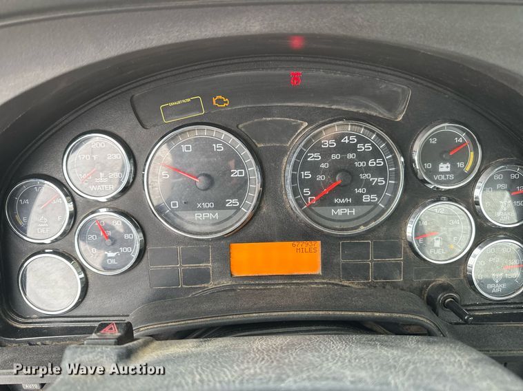 image for item DN0951 2015 International  ProStar 122 semi truck