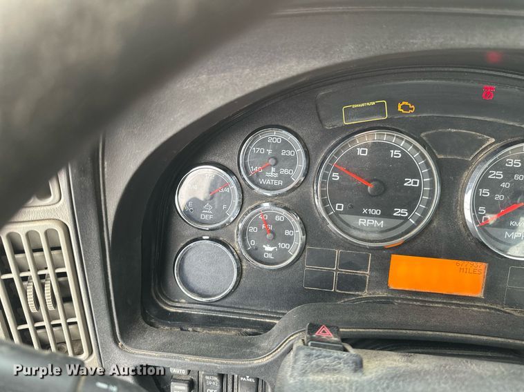 image for item DN0951 2015 International  ProStar 122 semi truck