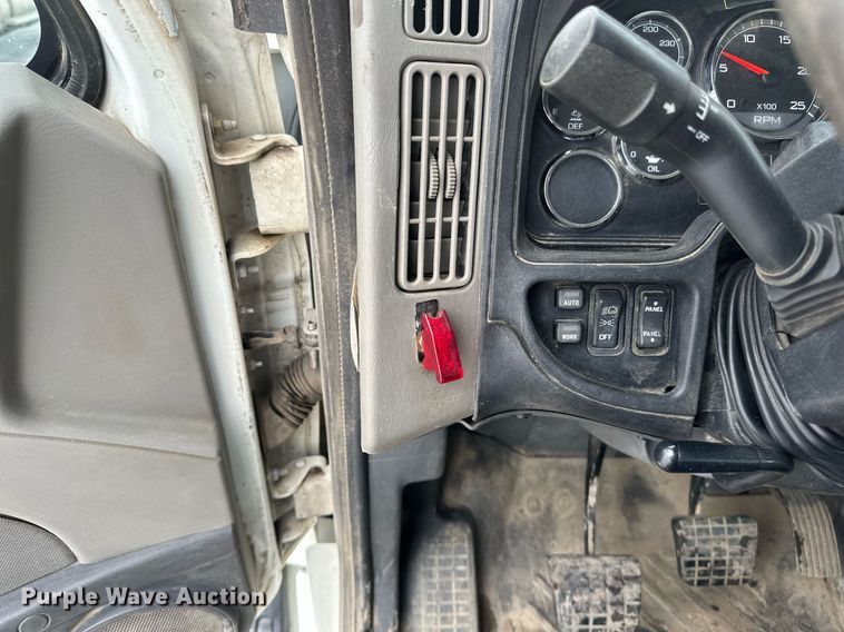 image for item DN0951 2015 International  ProStar 122 semi truck