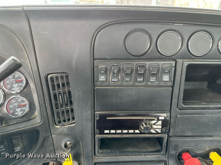 image for item DN0951 2015 International  ProStar 122 semi truck