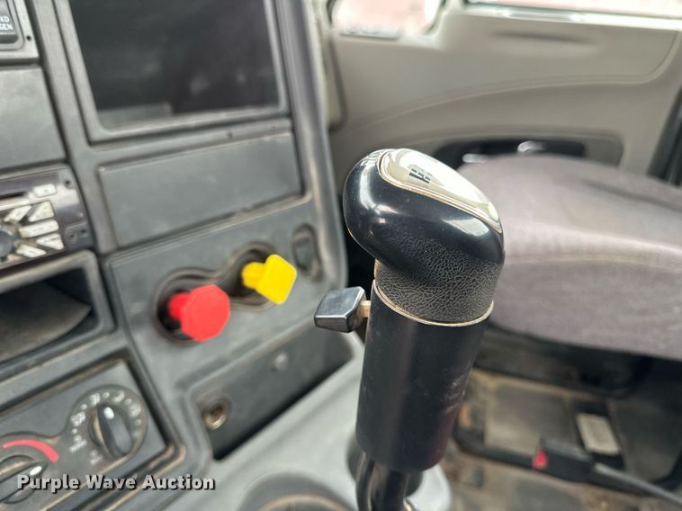 image for item DN0951 2015 International  ProStar 122 semi truck