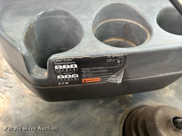 image for item DN0951 2015 International  ProStar 122 semi truck