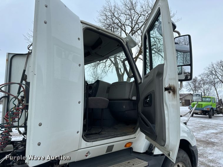 image for item DN0951 2015 International  ProStar 122 semi truck