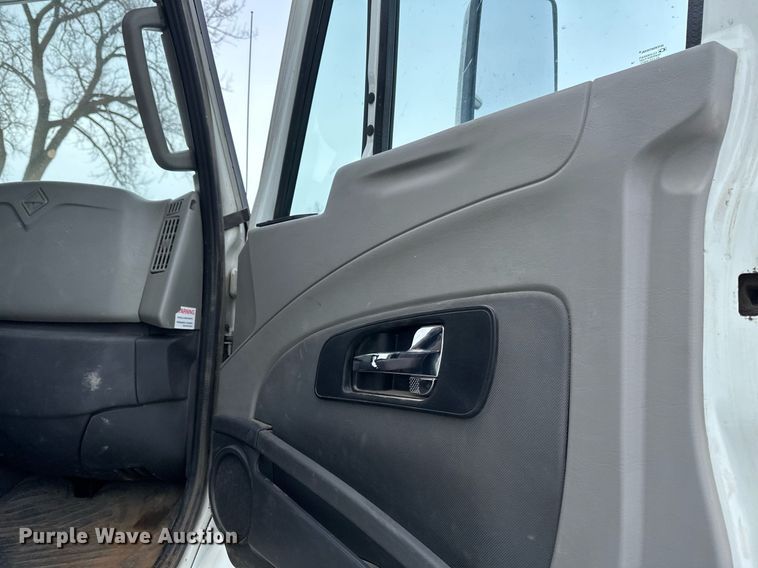 image for item DN0951 2015 International  ProStar 122 semi truck