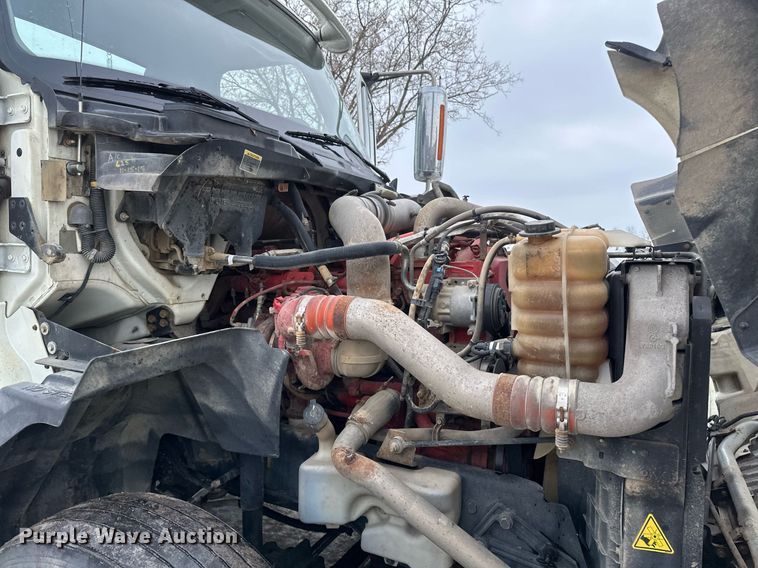 image for item DN0951 2015 International  ProStar 122 semi truck