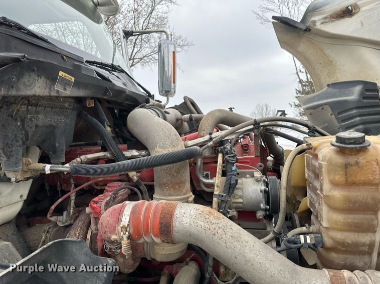 image for item DN0951 2015 International  ProStar 122 semi truck