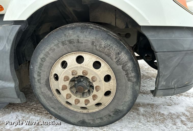 image for item DN0951 2015 International  ProStar 122 semi truck