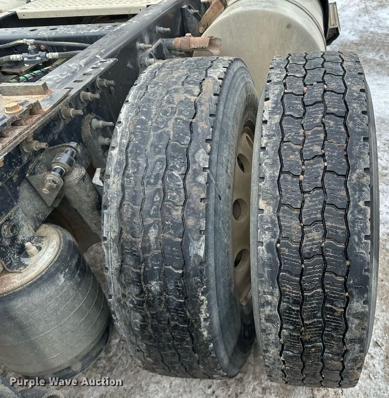 image for item DN0951 2015 International  ProStar 122 semi truck