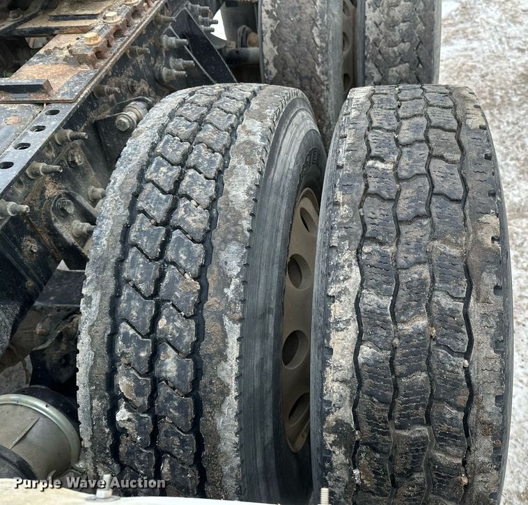 image for item DN0951 2015 International  ProStar 122 semi truck