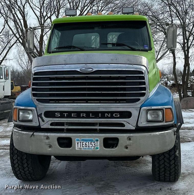 image for item DN0954 2000 Sterling  L9522 semi truck