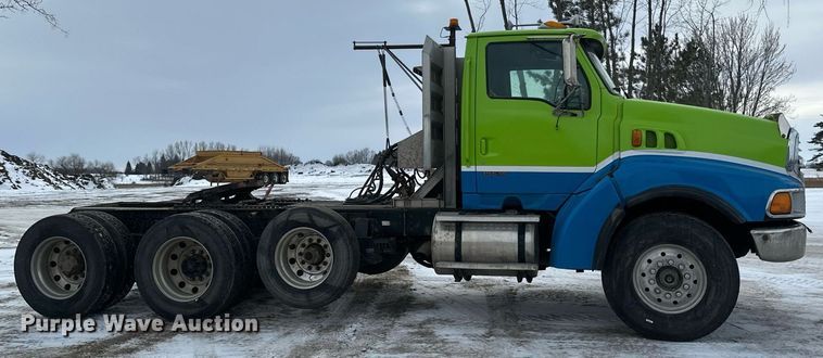 image for item DN0954 2000 Sterling  L9522 semi truck