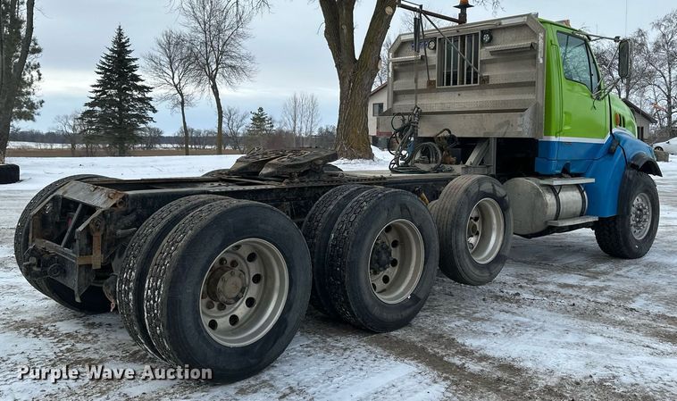 image for item DN0954 2000 Sterling  L9522 semi truck