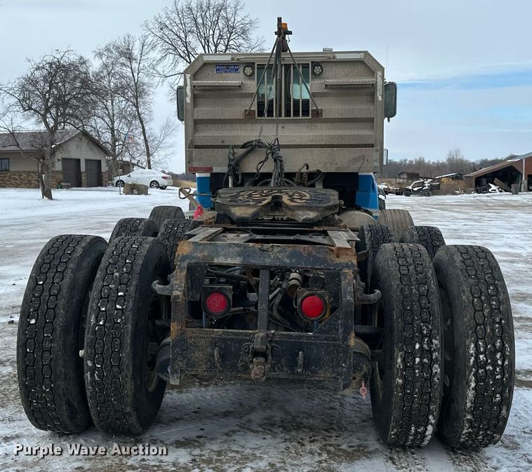 image for item DN0954 2000 Sterling  L9522 semi truck