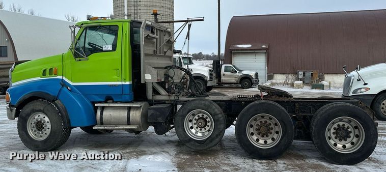 image for item DN0954 2000 Sterling  L9522 semi truck